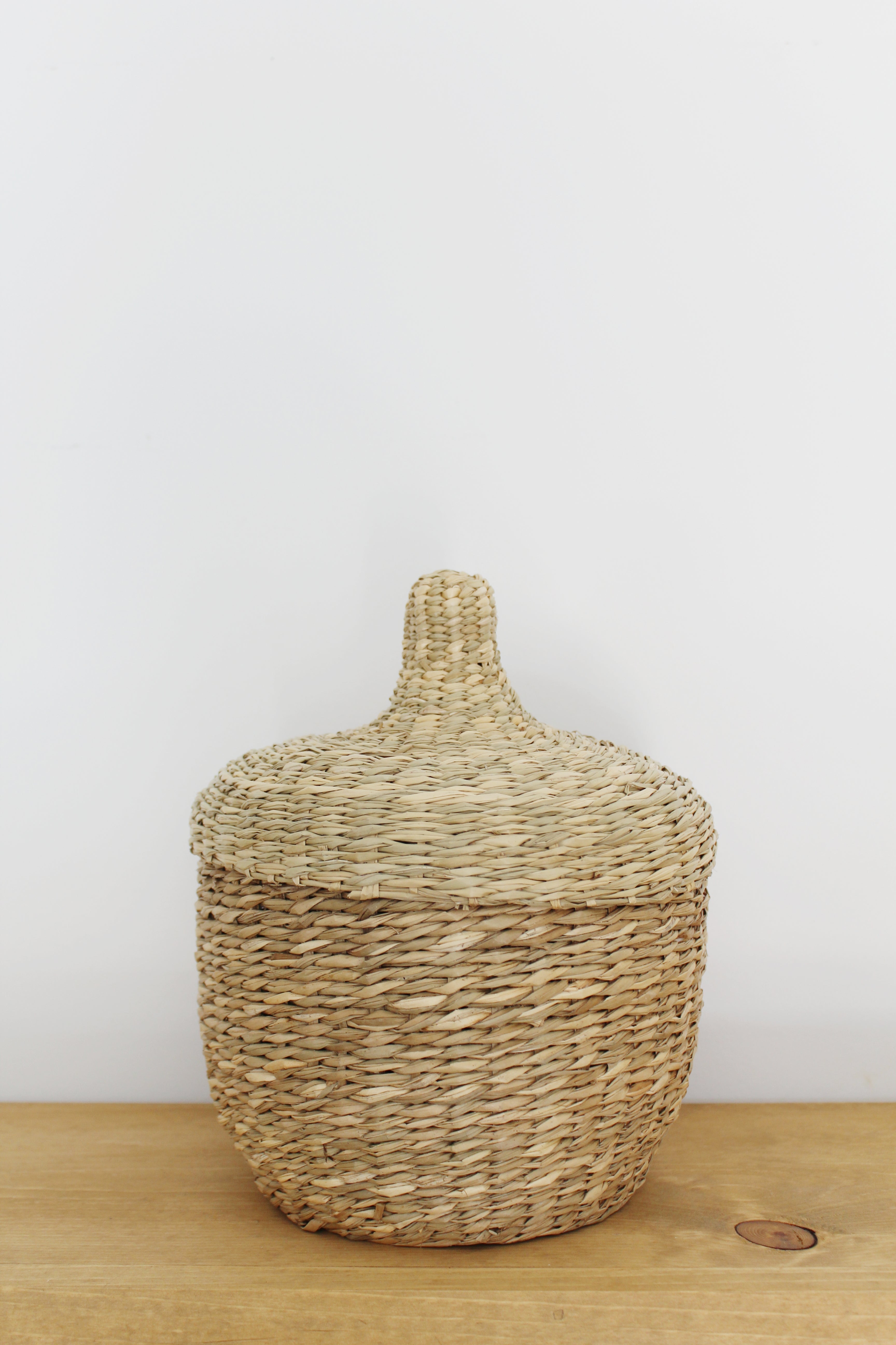 Seagrass baskets with lids